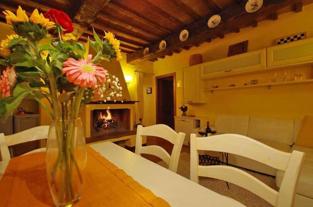 Cottage Le Ginestre Con Piscina In Val D'Orcia Радикофани Екстериор снимка