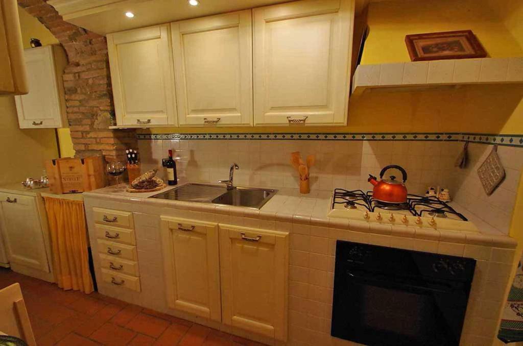 Cottage Le Ginestre Con Piscina In Val D'Orcia Радикофани Екстериор снимка